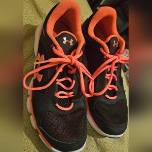 Under armor shoes Size 8